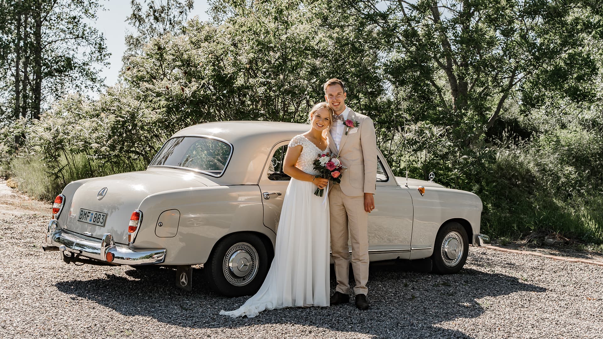wedding couple in front of an old classic car