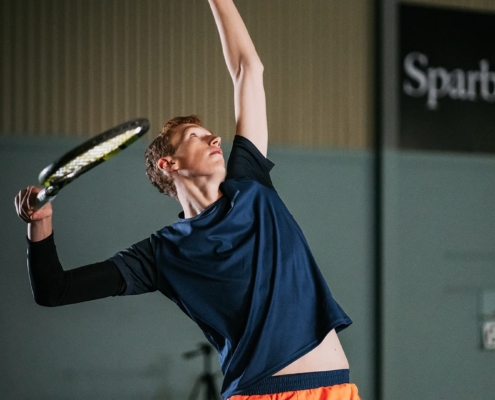 tennis player doing a serve