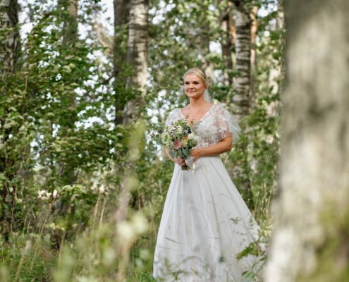 bride in the forest before the first look