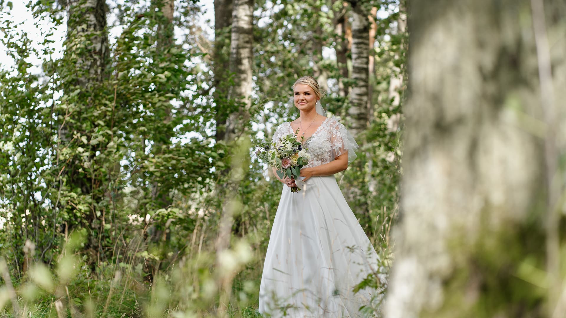 bride in the forest before the first look