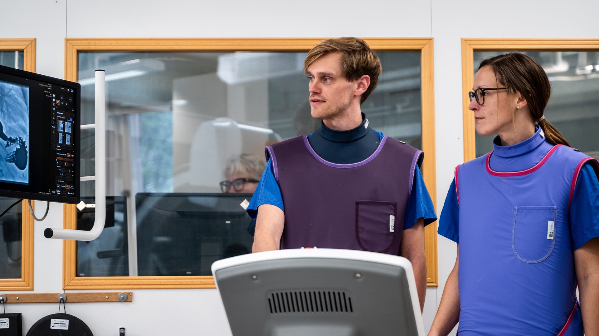 Healthcare personnel working in a X-ray room